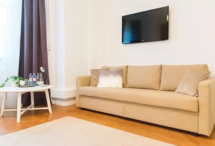 پانسیون Kristen House