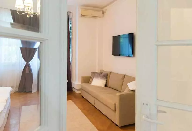 پانسیون Kristen House