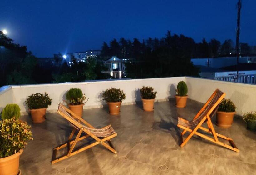 پانسیون White Hotel Guesthouse