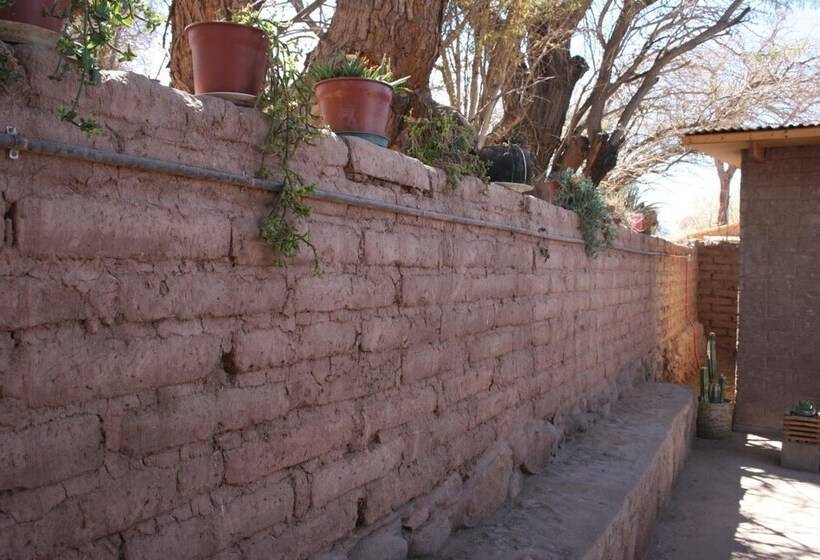 پانسیون Hostal Km Zero El Huertillo