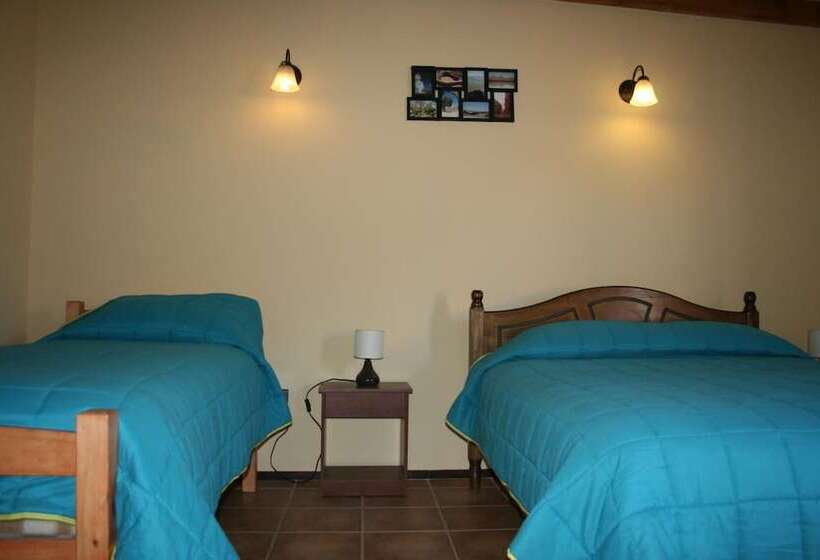 پانسیون Hostal Km Zero El Huertillo