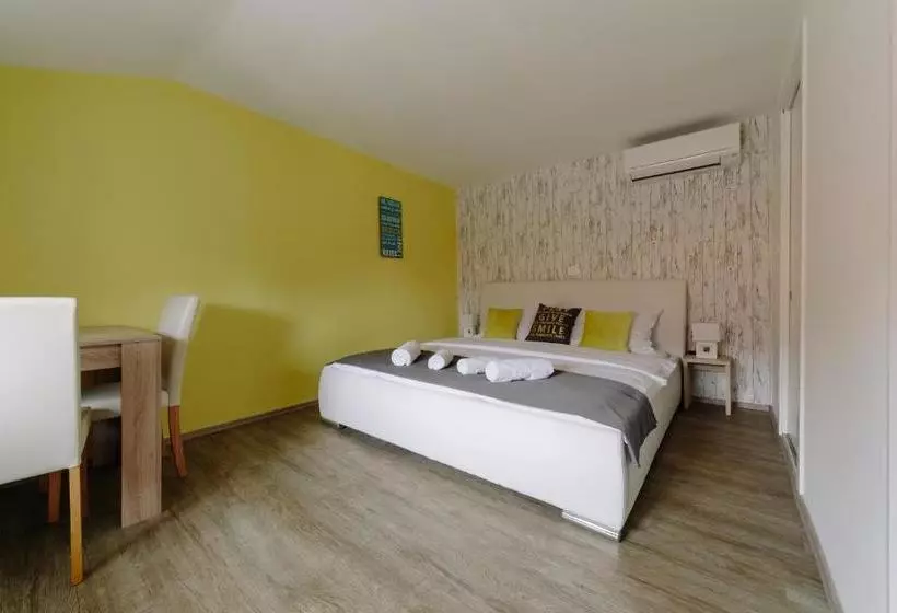 پانسیون Piranika