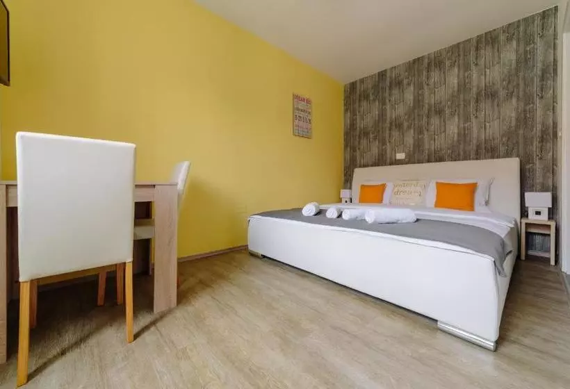 پانسیون Piranika