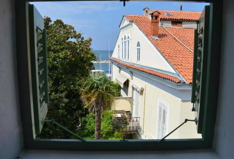 پانسیون Piranika