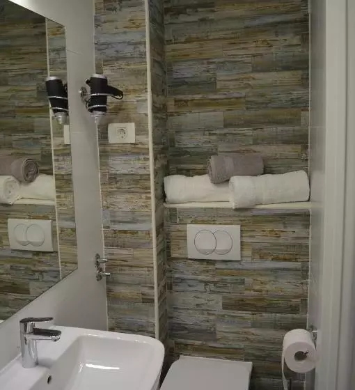 پانسیون Piranika