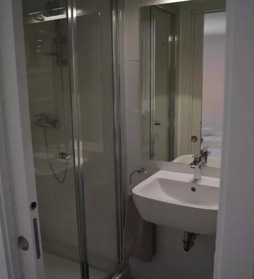 پانسیون Piranika