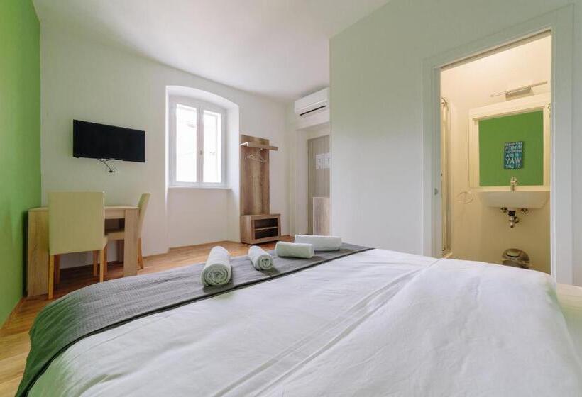 پانسیون Piranika