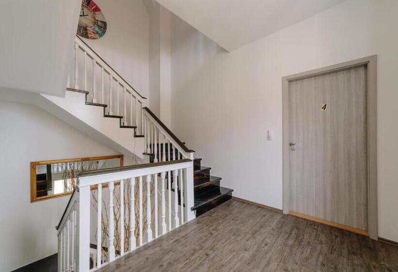 پانسیون Piranika