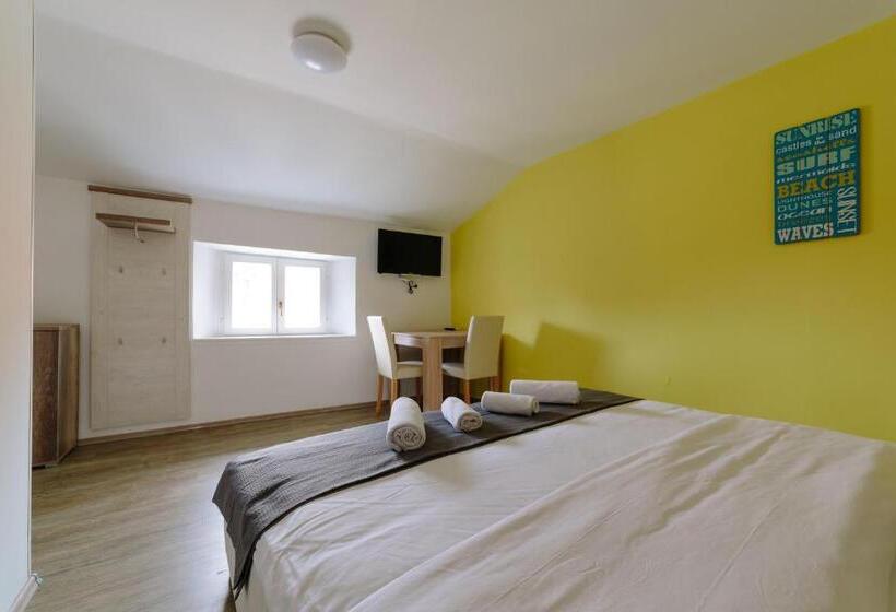 پانسیون Piranika