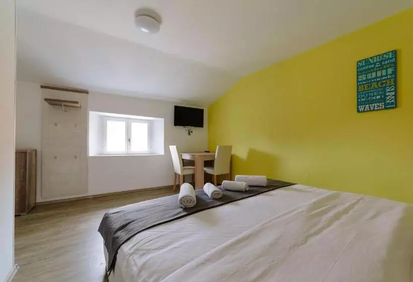 پانسیون Piranika