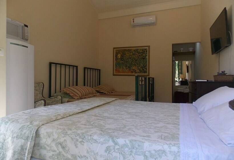 پانسیون Pousada Amoedo