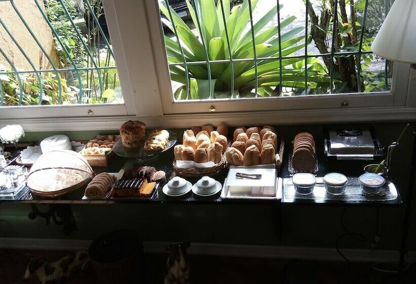 پانسیون Pousada Amoedo