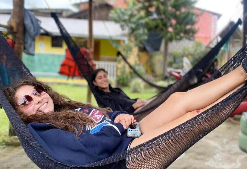 פנסיון Hostal Henrry S