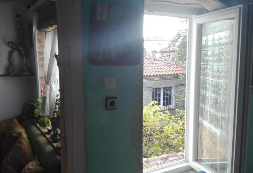 ペンション At Home Hostel