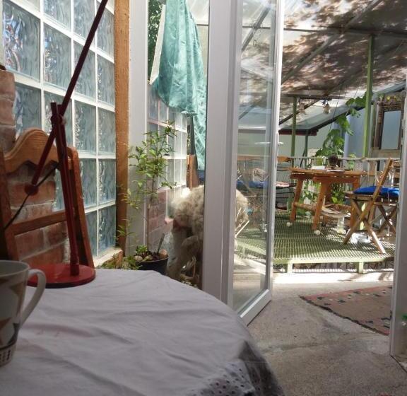 ペンション At Home Hostel