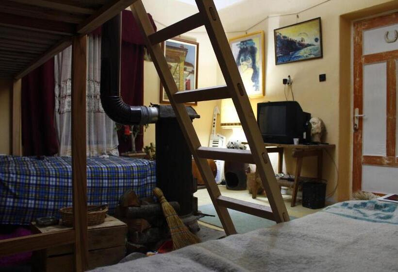 ペンション At Home Hostel