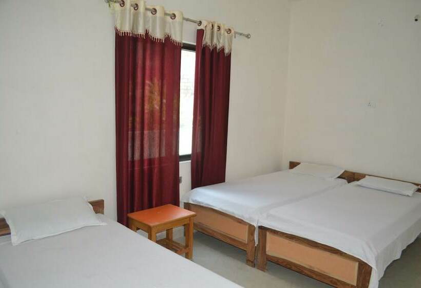 هاستل Middle Way Home Stay