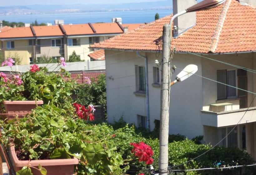 بنسيون Guest House Stoyanovi