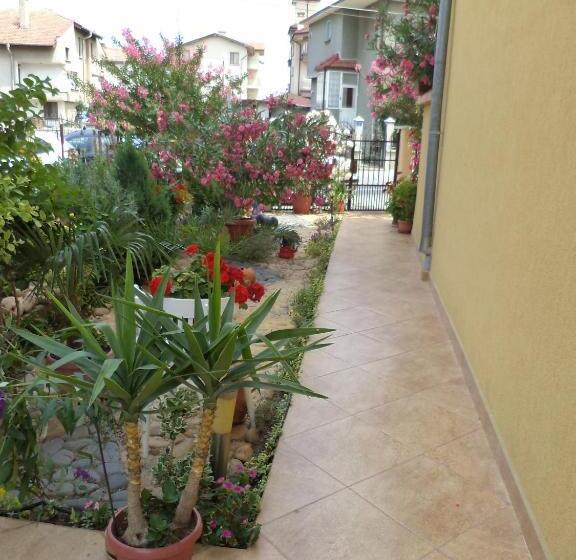 بنسيون Guest House Stoyanovi