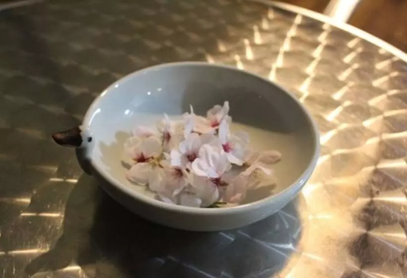 ペンション The Flower Road Guesthouse Hostel