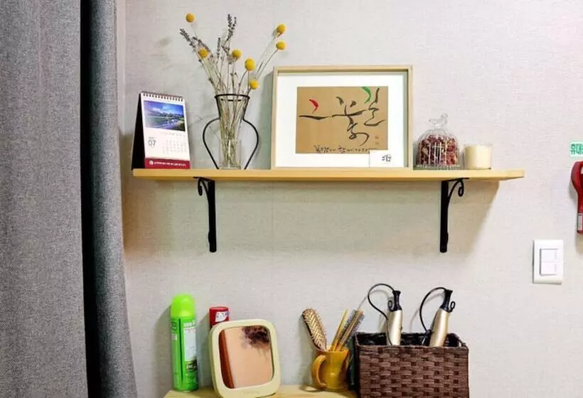 ペンション The Flower Road Guesthouse Hostel