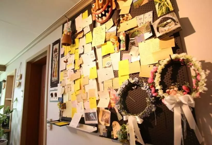 ペンション The Flower Road Guesthouse Hostel