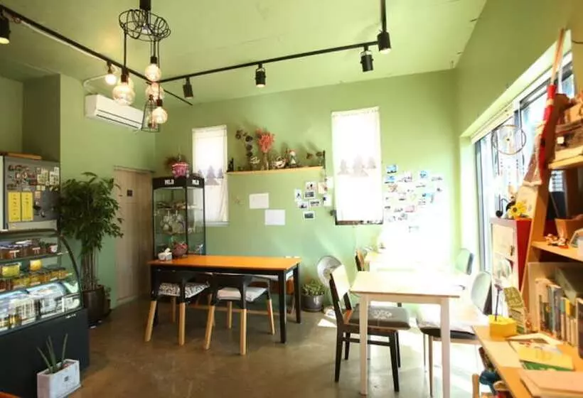 ペンション The Flower Road Guesthouse Hostel