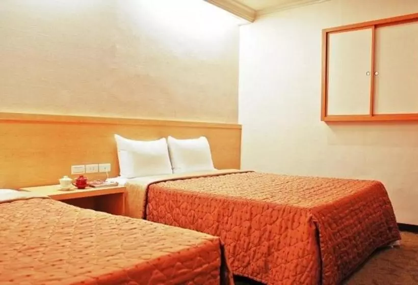 هاستل Red Cabin Inn
