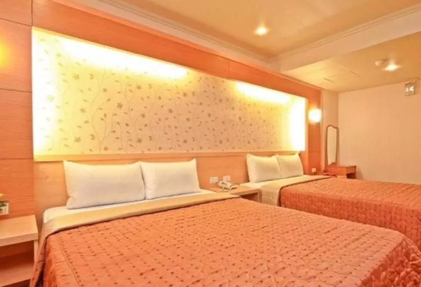 هاستل Red Cabin Inn