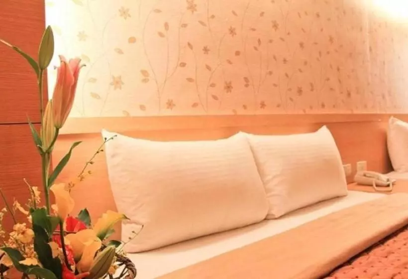 هاستل Red Cabin Inn