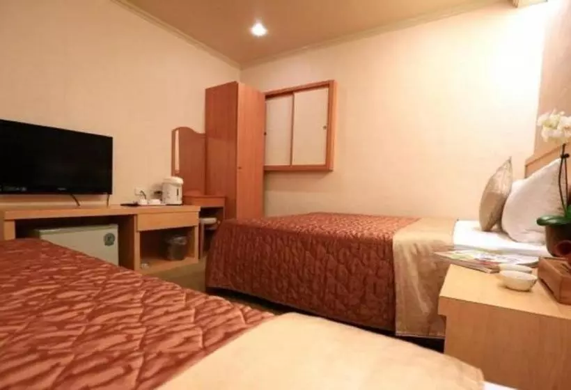 هاستل Red Cabin Inn