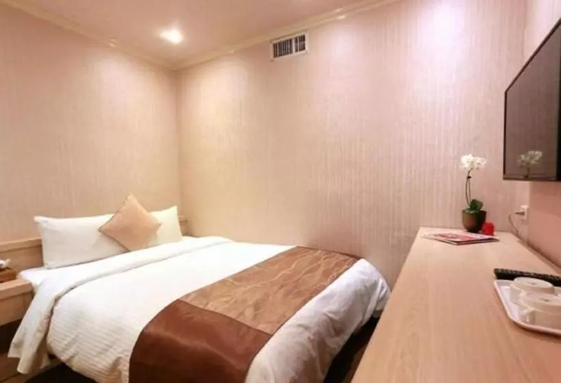 هاستل Red Cabin Inn