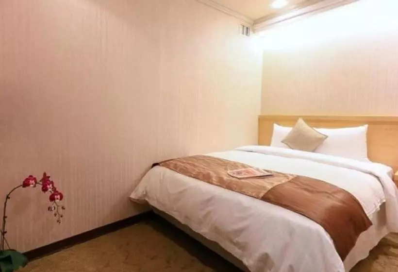 هاستل Red Cabin Inn