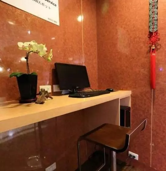 هاستل Red Cabin Inn