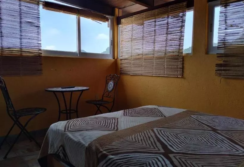 ユースホステル Hospedaje Casa Verde
