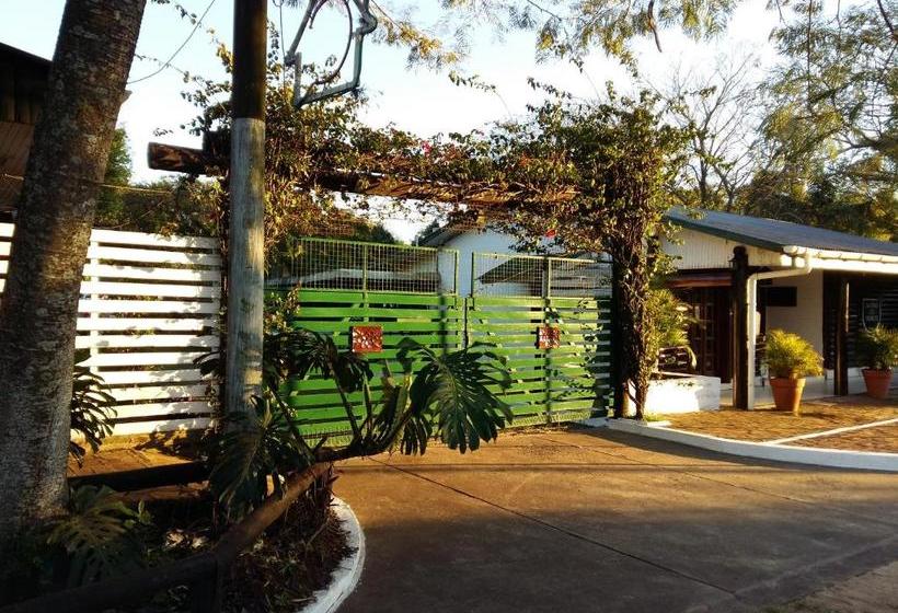 Panzió Cabañas Los Troncos