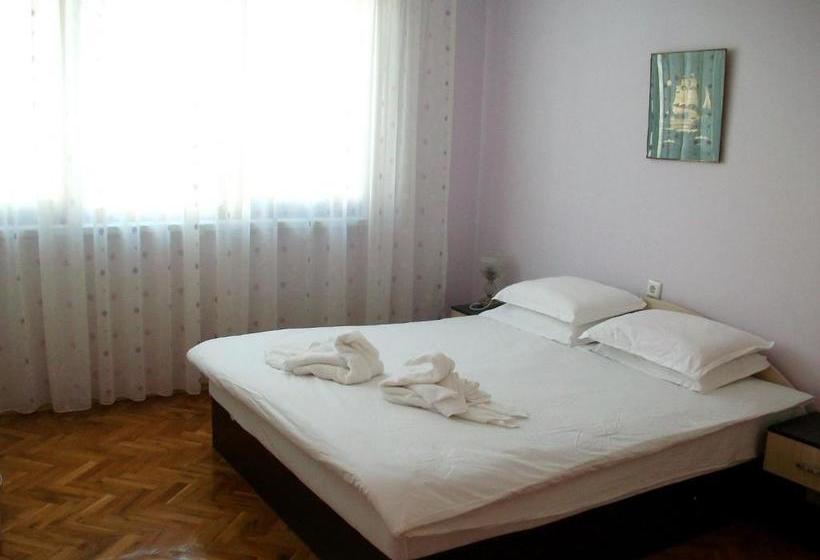 پانسیون Guest House Lilly