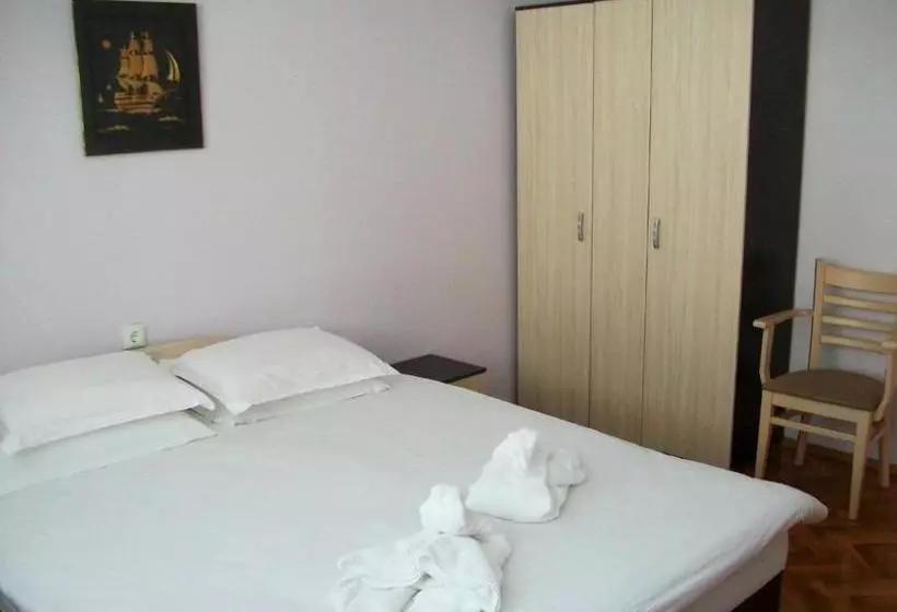 پانسیون Guest House Lilly