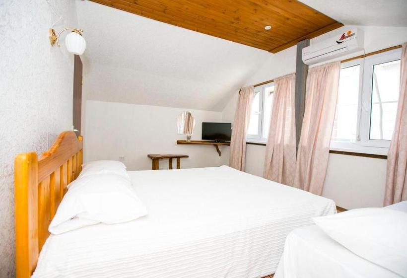 پانسیون Guest House Lavr