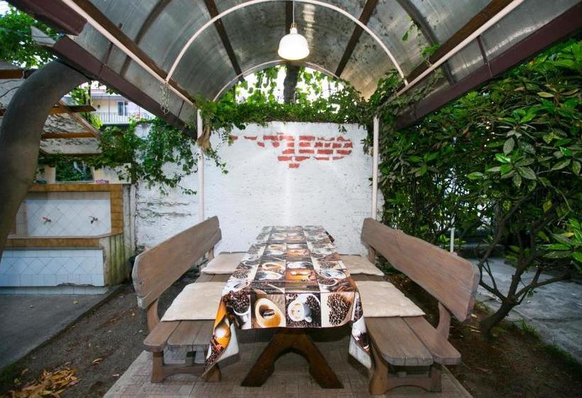 پانسیون Guest House Lavr