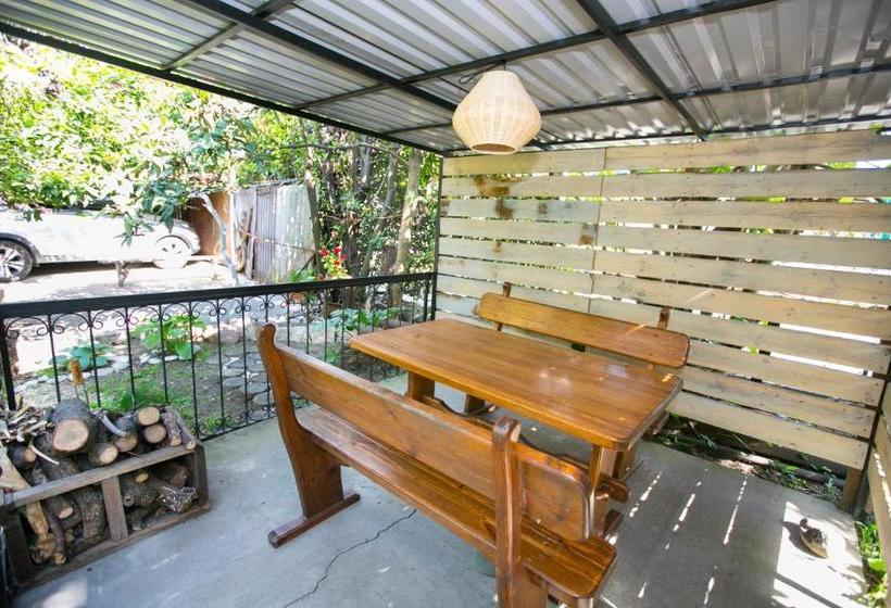 پانسیون Guest House Lavr