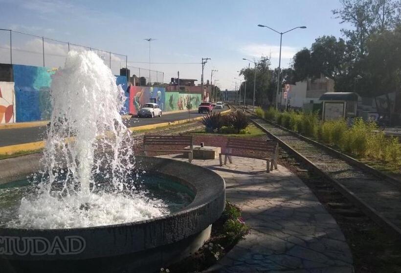 פנסיון Hostal Makea Pachuca