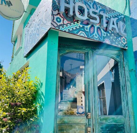 פנסיון Hostal Makea Pachuca