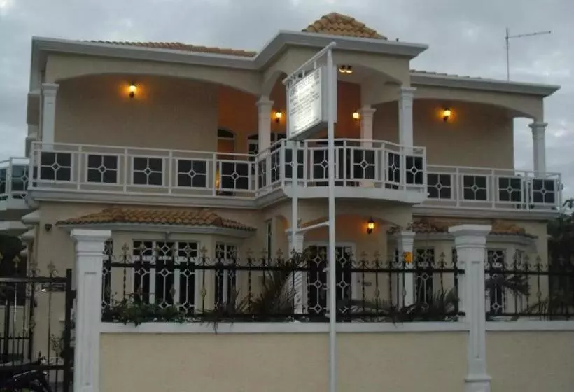 پانسیون La Mirage Residence Guest House