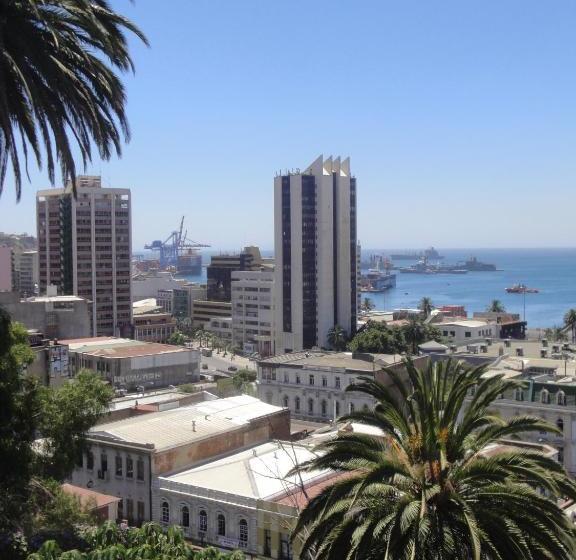 پانسیون The Travelling Chile