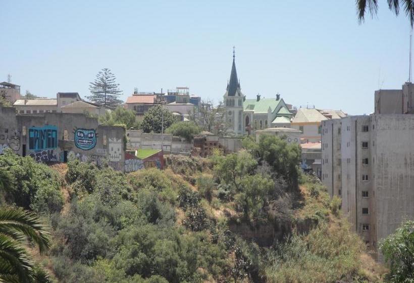 پانسیون The Travelling Chile