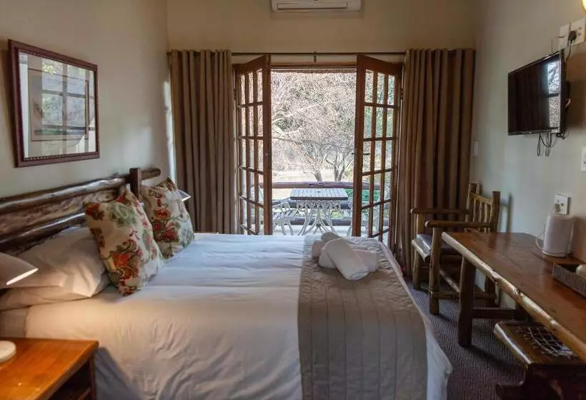 Hotelli Riverside Lodge & Conference Center