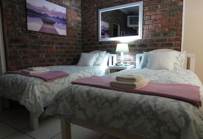 פנסיון Coral Tree Guest Rooms