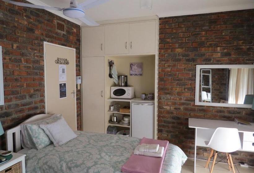 פנסיון Coral Tree Guest Rooms