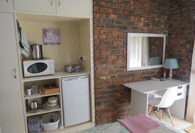 פנסיון Coral Tree Guest Rooms